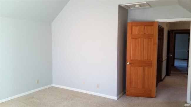 Building Photo - 2939 Woodside Ct