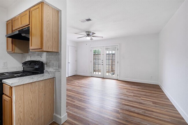 Building Photo - 2217 Mission Hill Dr