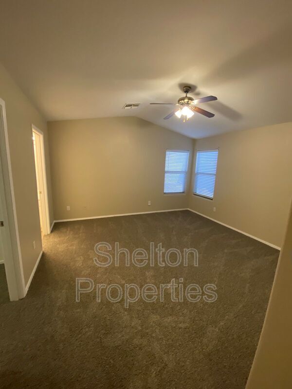 Building Photo - 10834 W Wilshire Dr