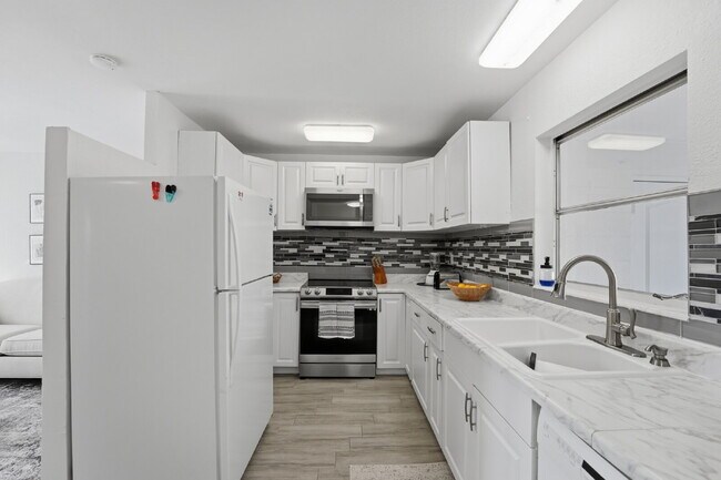 Building Photo - 438 Granada Blvd