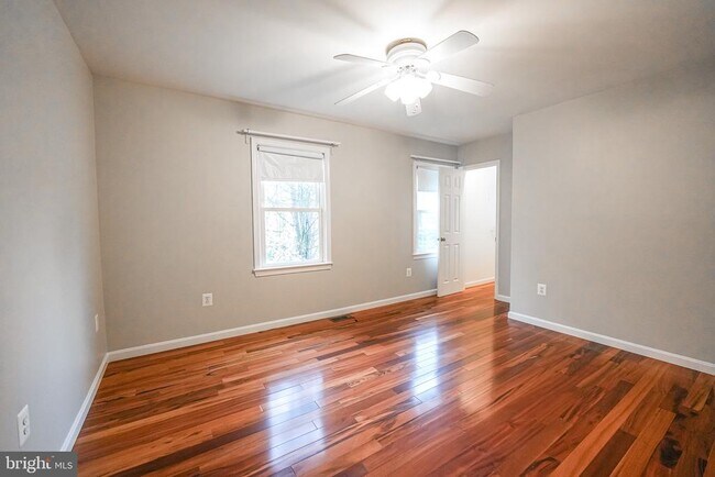 Building Photo - 4230 Avon Dr