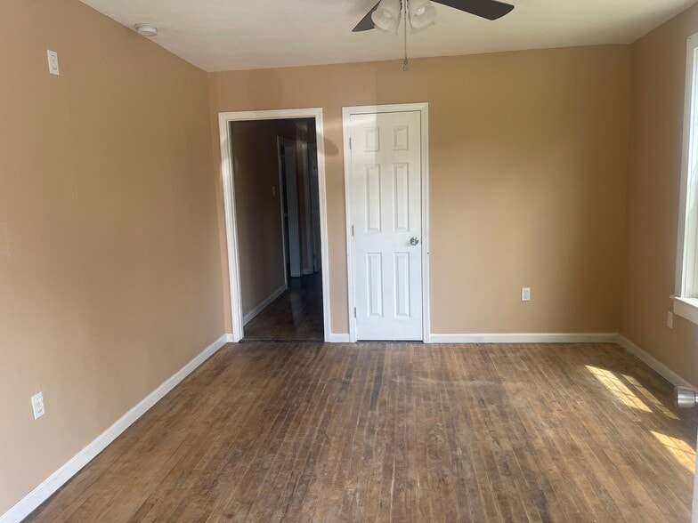 Building Photo - 5165 Washington Ave