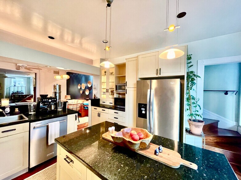 Building Photo - 84 V St NW