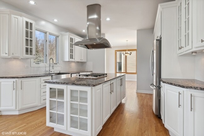 Building Photo - 17W234 Massel Ct