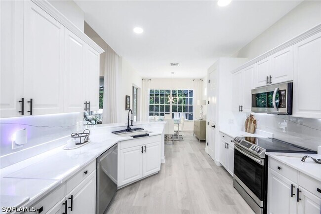 Building Photo - 16188 Parque Ln