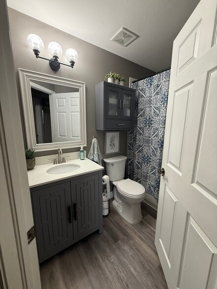 Building Photo - 3636 Pine Oak Cir