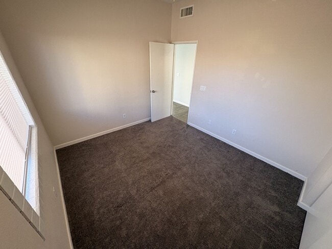 Building Photo - Rita Ranch Vail School District Single story home