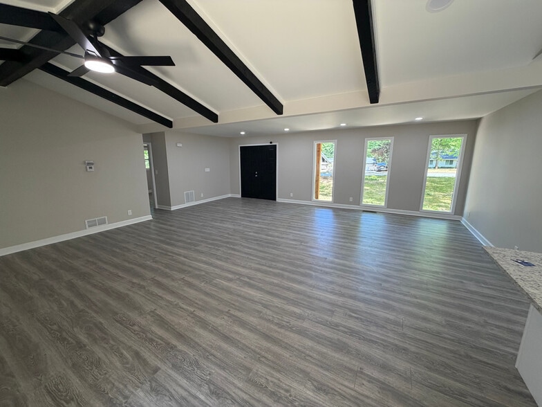 Building Photo - Room in House on Heritage Hills Cir