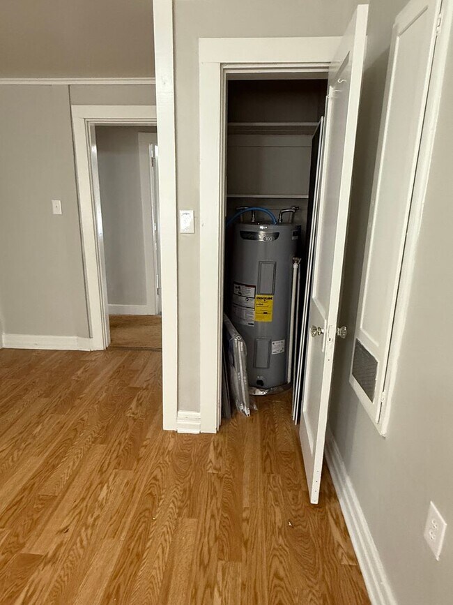Building Photo - FIRST FULL MONTH RENT FREE