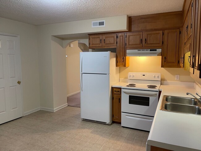 Building Photo - Move In Ready! $1195.00/month