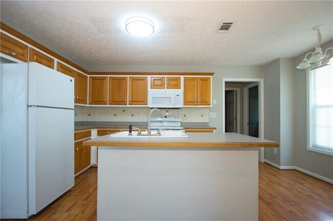 Building Photo - 350 Windermere Dr