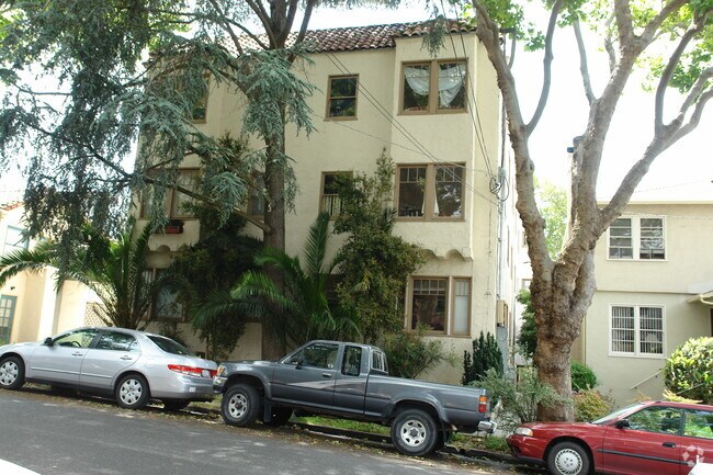 Building Photo - 2420 Virginia St