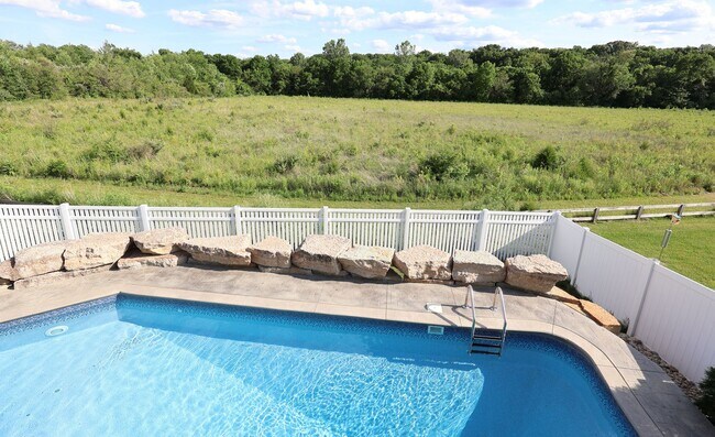 Building Photo - 4 Bedroom, 4 Bath Home w/Backyard Heated Pool overlooking Pearl's Fen