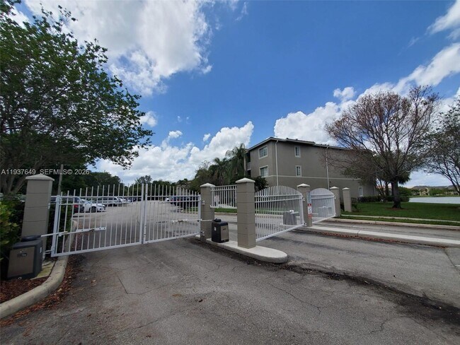 Building Photo - 5041 Wiles Rd