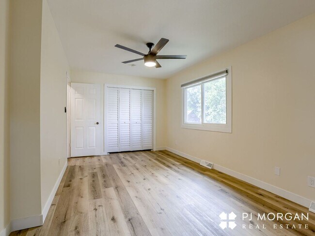 Building Photo - 3 bedroom, 2 bathroom House Available Imme...