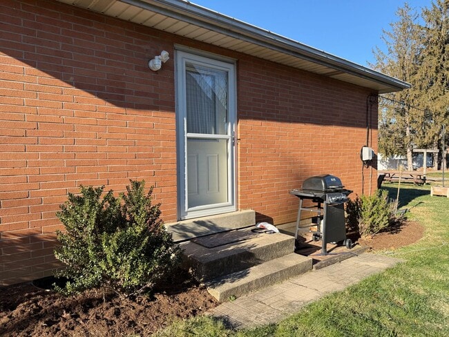 Building Photo - Charming 2 Bedroom Home in Prime Lititz Location - Attached Garage & Large Unfinished Basement