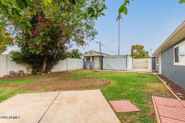 Building Photo - 7340 N 7th Ave