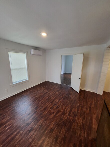 Building Photo - 1000 N Poplar St