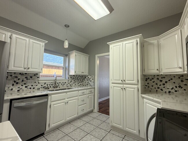Building Photo - Corner-lot home in the desirable Cooper Creek