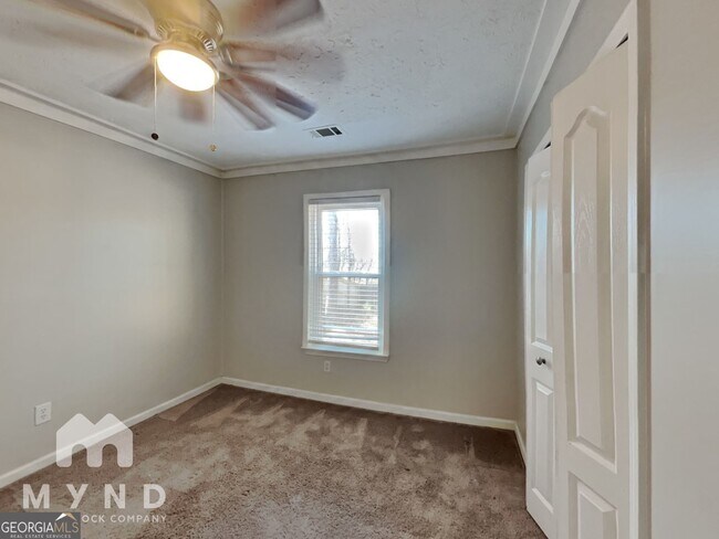 Building Photo - 5801 Meadowview Rd