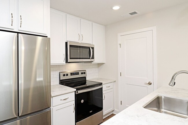 Building Photo - Dog-Friendly End-Unit Apartment