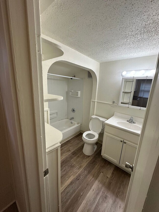 Building Photo - RD1118