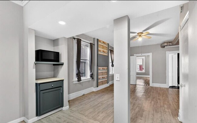 Building Photo - 3005 S Compton Ave