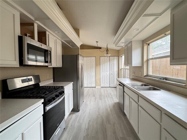 Building Photo - 27618 Sky Lake Cir