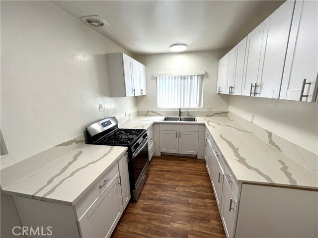 Building Photo - 12926 Doty Ave