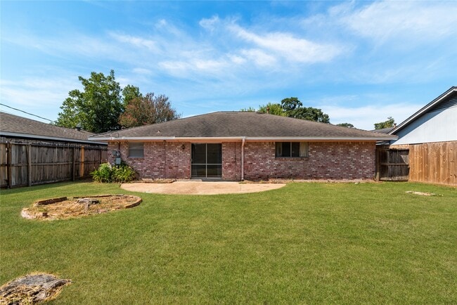 Building Photo - 5607 Viking Dr