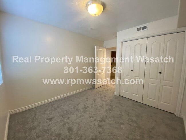Building Photo - Check Out This Amazing 3 Bedroom 2 Bathroom Condo In Riverton
