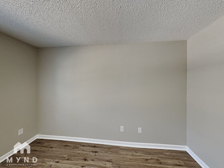 Building Photo - 2451 Townsquare Dr