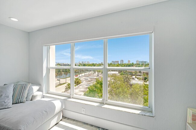 Building Photo - 1770 E Las Olas Blvd