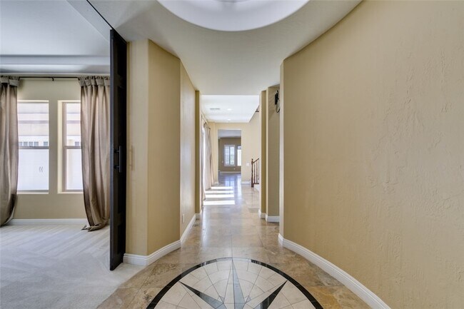 Building Photo - 2713 Cyrano St
