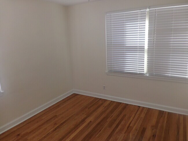 Building Photo - North side 3 Bedroom & 1 Bath Home w/ Carp...