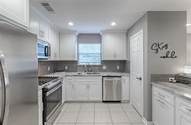 Building Photo - 3607 Hampstead Ct