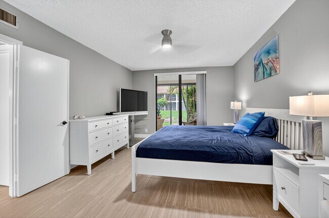 Building Photo - 7773 La Mirada Dr