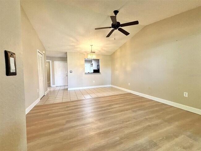 Building Photo - 3217 Queen Palms Ct