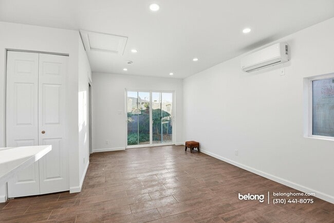 Building Photo - 648 Anita St