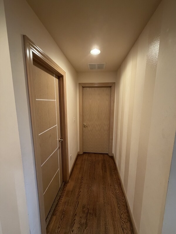 Building Photo - 700 Sunrise Dr