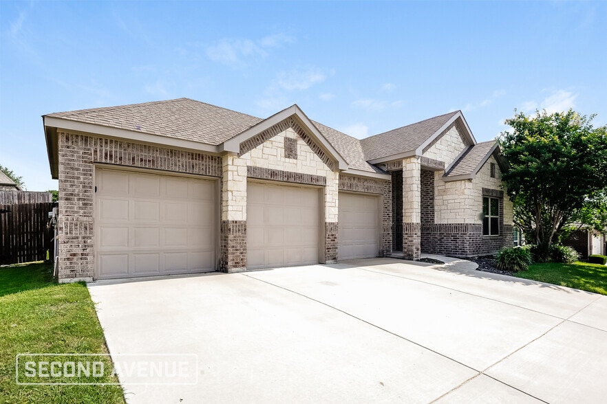 Building Photo - 2109 Lorrie Ln
