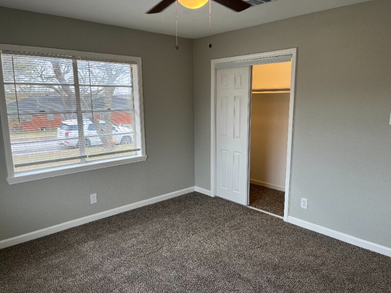 Building Photo - 606 Matchett St