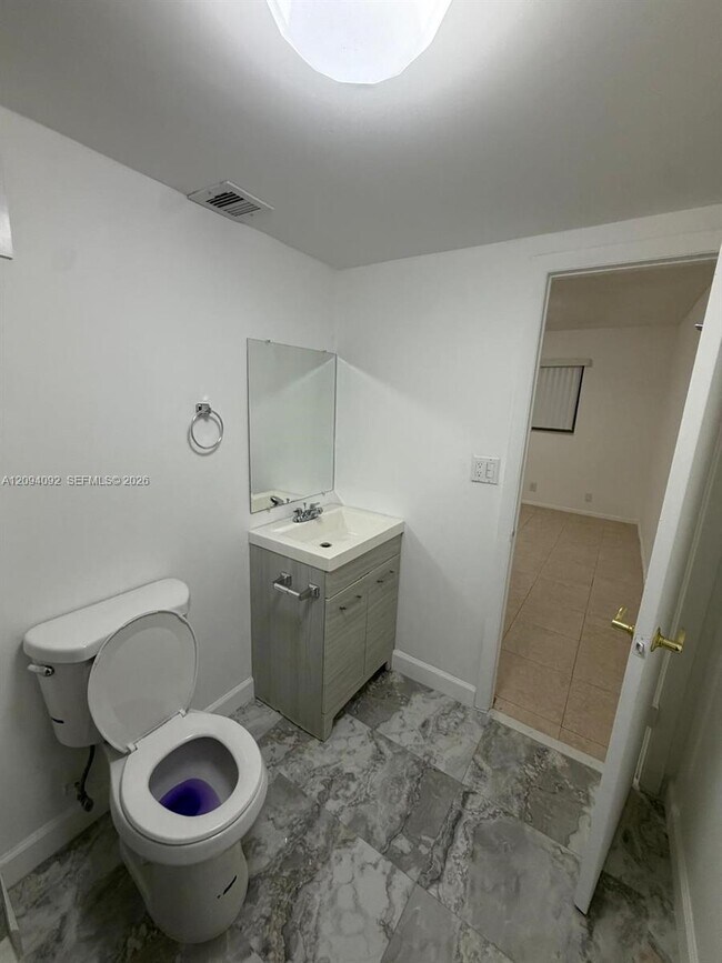 Building Photo - 7825 Fairview Dr