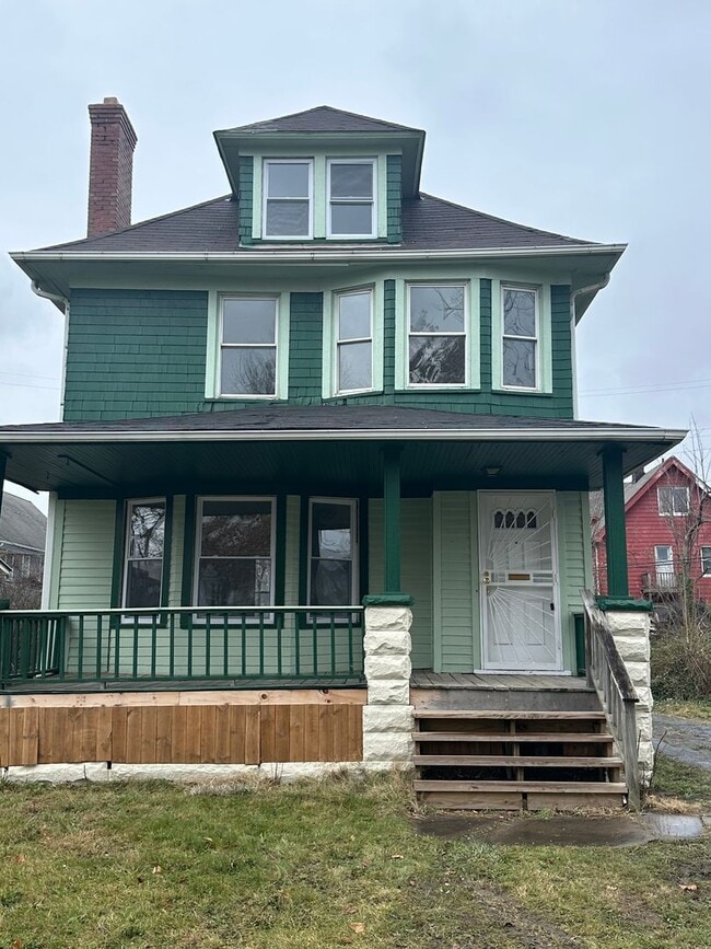 Building Photo - Cleveland East Side 4 Bedroom