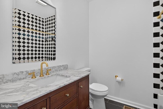 Building Photo - 221 Spring Race Ct