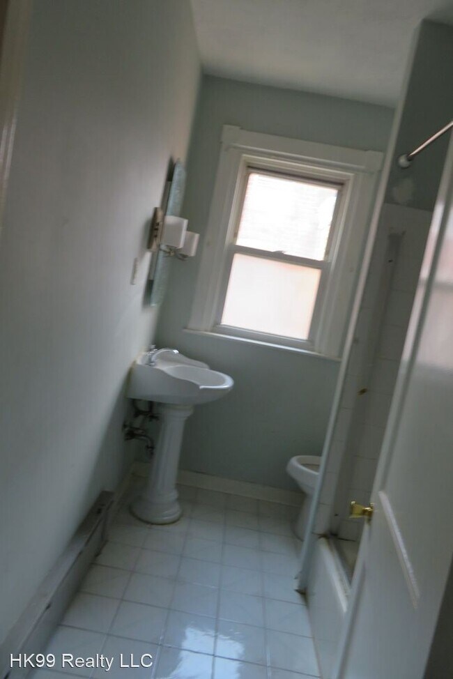 Building Photo - 3 br, 1.5 bath House - 7032 Walker St.