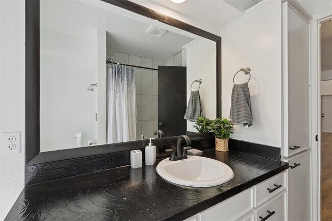 Building Photo - 12508 Green Valley Dr