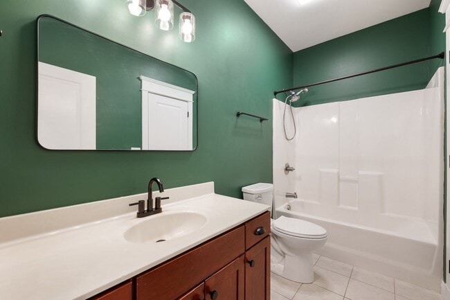 Building Photo - BEAUTIFUL CLIFTON HOME W/FENCED IN YARD AND FINISHED BASEMENT