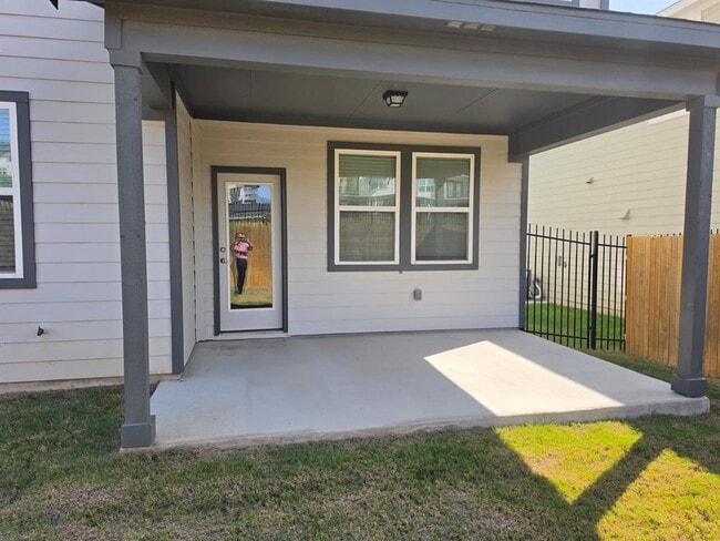 Building Photo - 2913 Tavern Dr