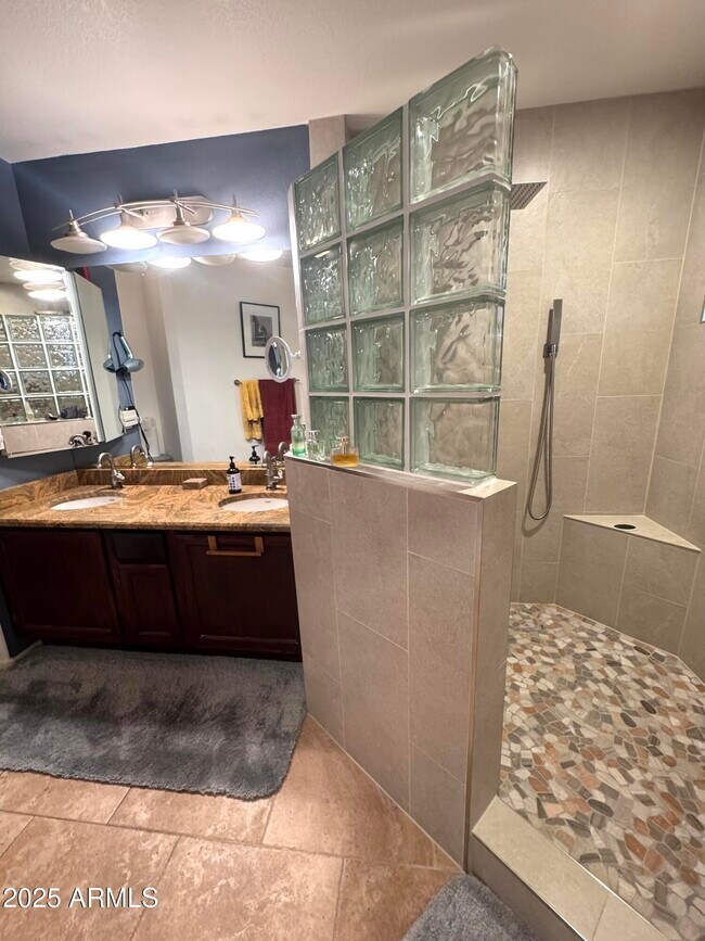 Building Photo - 8833 S 51st St